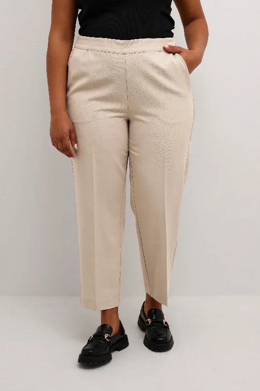 beige kurze Hose