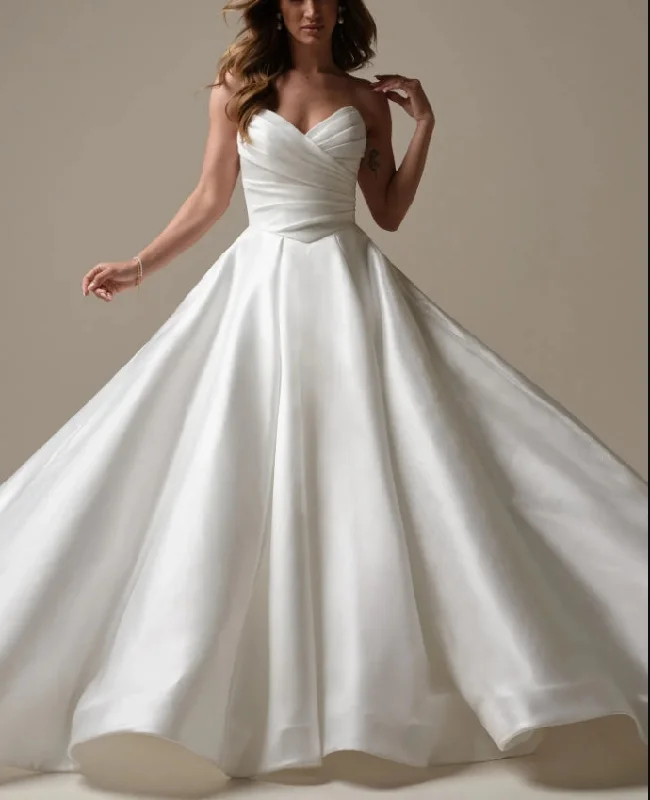 Wedding Dress A-Line Sleeveless Strapless Sweetheart Neckline Bridal Gown Formal Wear Dress